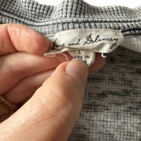 Jane & Delaney burnout short sleeve lightweight tee size L gray - Picture 3 of 9